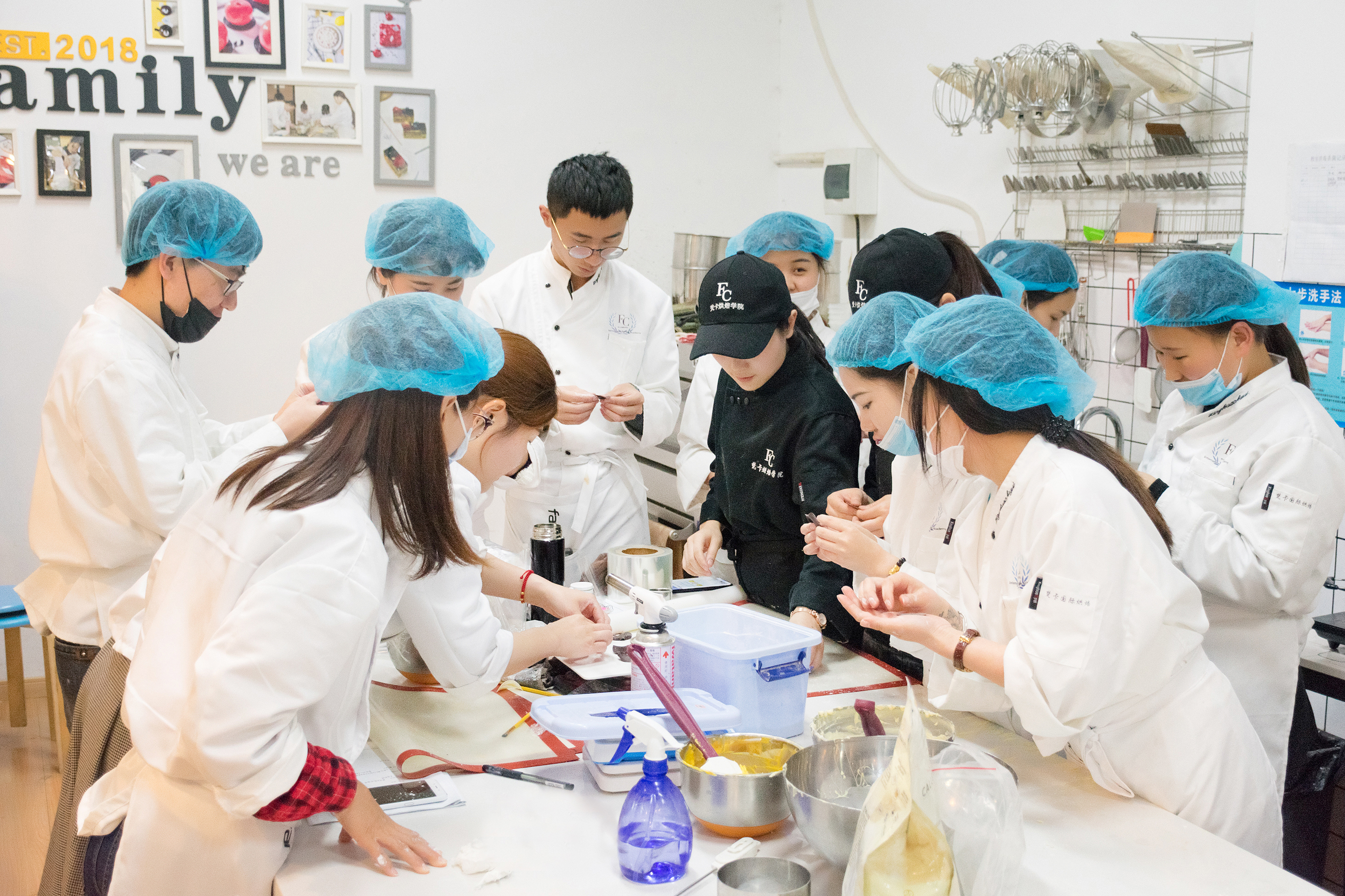 上海甜品师培训学费多少-上海西点烘焙培训-教育联展网